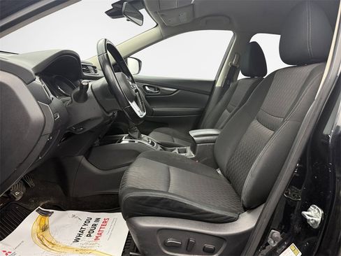 Used 2020 Nissan Rogue SV image 12