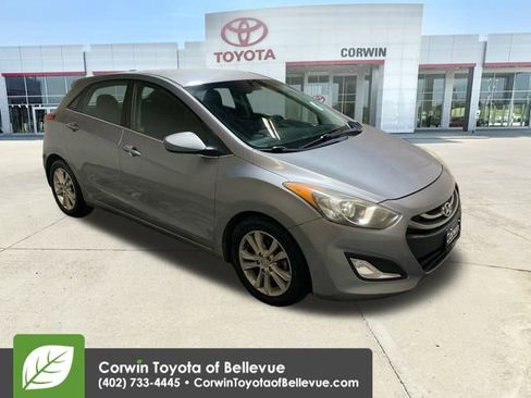 Used 2015 Hyundai Elantra GT image 2