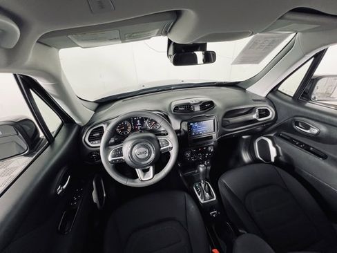 Used 2018 Jeep Renegade Latitude image 8