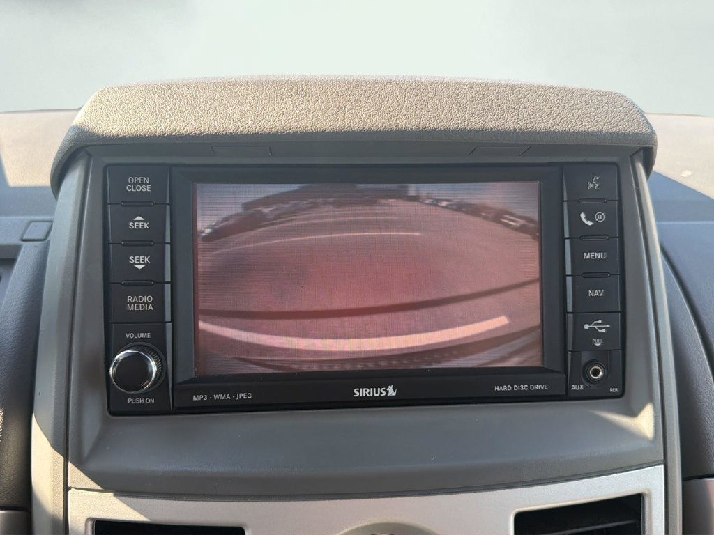 Used 2010 Chrysler Town & Country Limited w/ Entertainment Group #3 FWD image 26