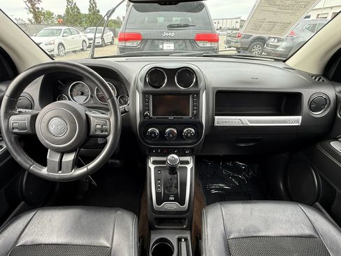 Used 2014 Jeep Compass Latitude w/ Sun/Sound Group FWD image 3