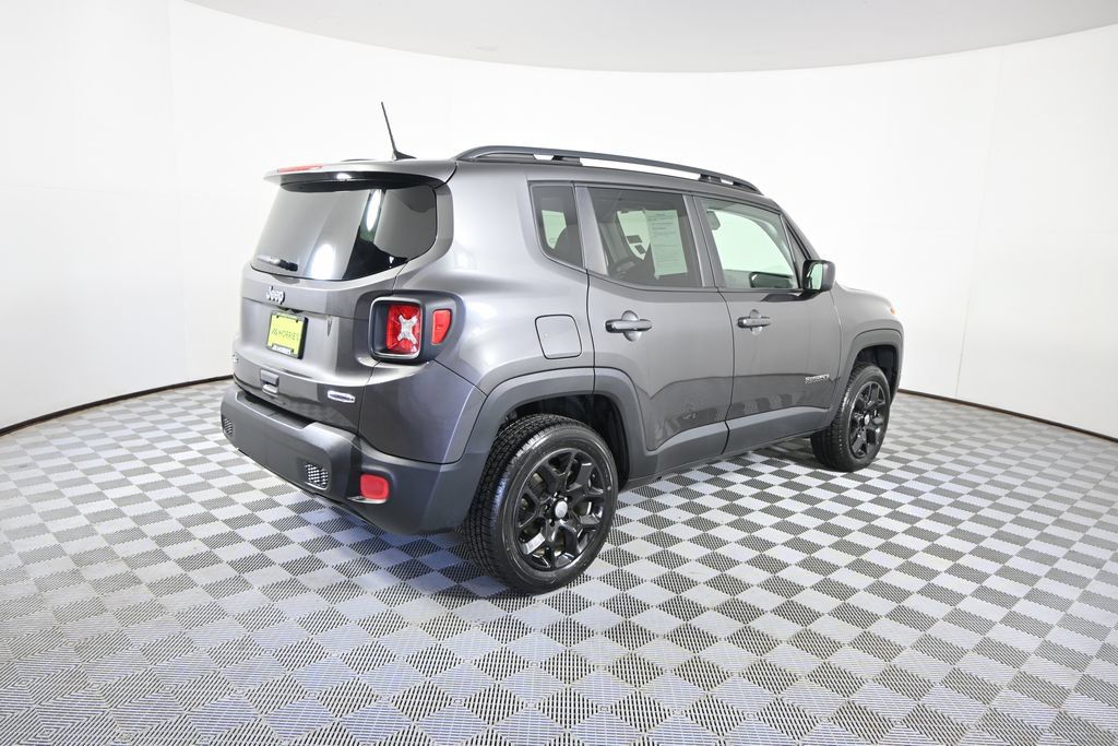 Used 2018 Jeep Renegade Latitude w/ Cold Weather Group AWD/4WD image 6