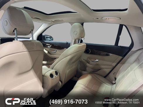 Used 2018 Mercedes-Benz GLC 300 w/ Premium Package image 25