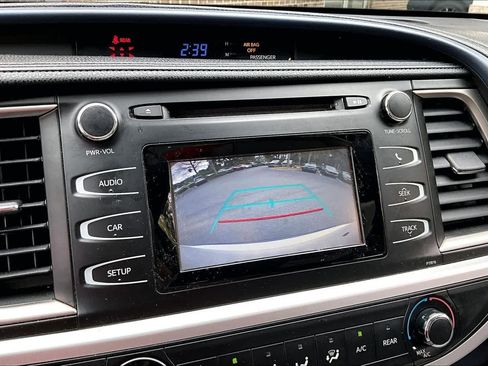 Used 2019 Toyota Highlander LE image 26
