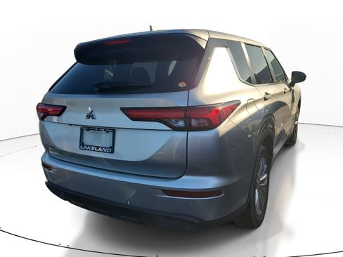 Used 2024 Mitsubishi Outlander ES FWD image 4