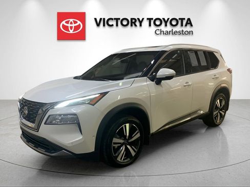 Used 2023 Nissan Rogue SL w/ SL Premium Package image 2