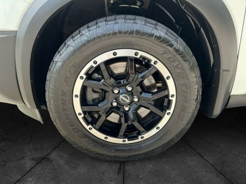 Used 2023 Nissan Pathfinder SV AWD/4WD image 15