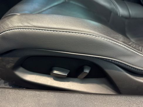 Used 2022 Chevrolet Corvette Stingray Convertible w/ Z51 Performance Package image 13