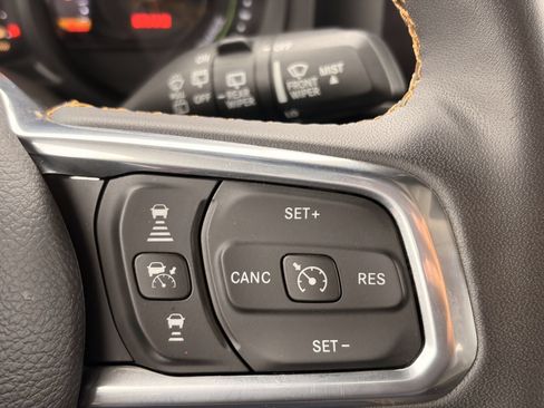 Used 2024 Jeep Wrangler High Altitude AWD/4WD image 32