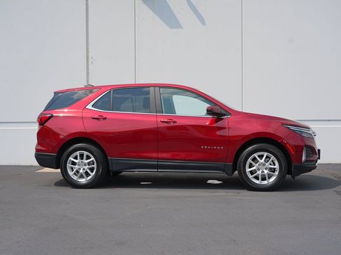 Certified 2022 Chevrolet Equinox LT AWD/4WD image 2