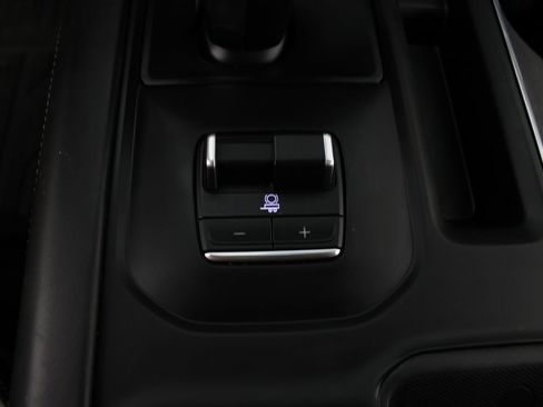 Used 2023 GMC Sierra 1500 Denali Ultimate AWD/4WD image 9