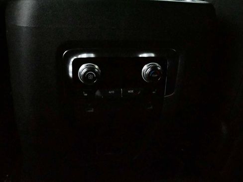 Used 2022 GMC Yukon XL AT4 AWD/4WD image 24