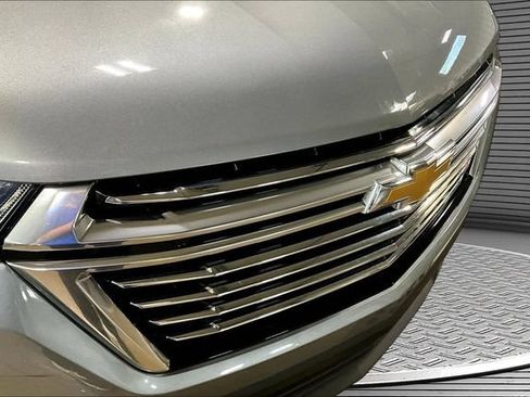 Used 2023 Chevrolet Traverse Premier FWD image 32