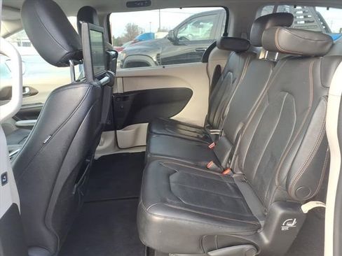 Used 2017 Chrysler Pacifica Touring-L Plus image 16