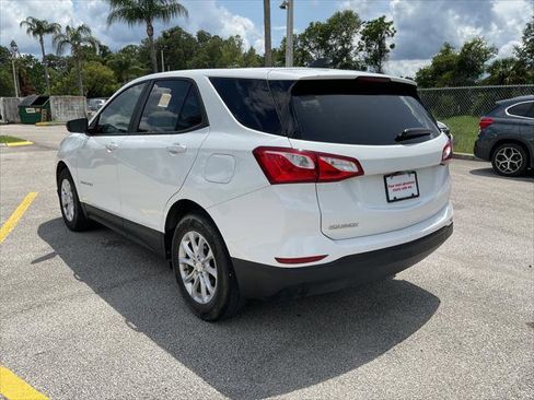 Used 2020 Chevrolet Equinox LS w/ LS Convenience Package FWD image 3