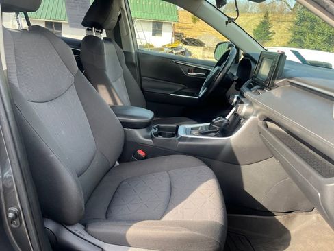 Used 2021 Toyota RAV4 XLE w/ Convenience Package image 31