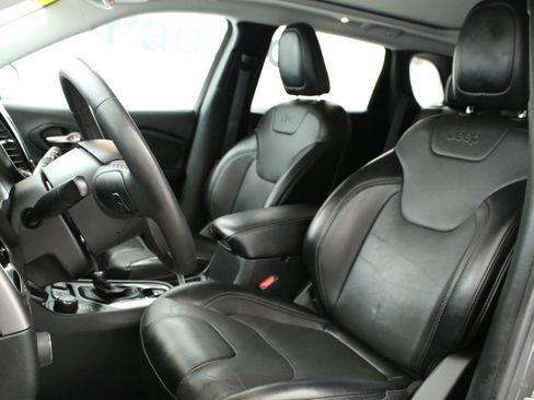 Used 2022 Jeep Cherokee Limited AWD/4WD image 23