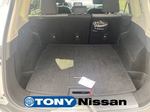 Used 2023 Nissan Rogue SV FWD image 29