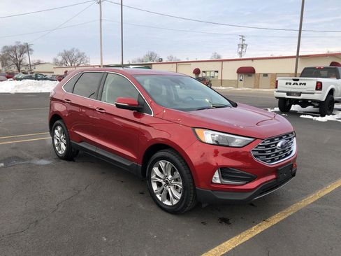Used 2024 Ford Edge Titanium image 2