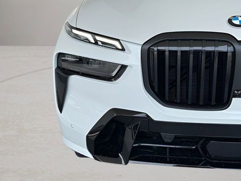 Used 2026 BMW X7 xDrive40i w/ M Sport Package image 3