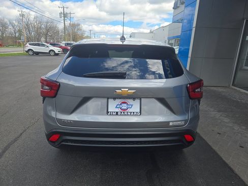 Certified 2024 Chevrolet Trax LS w/ LS Convenience Package FWD image 9