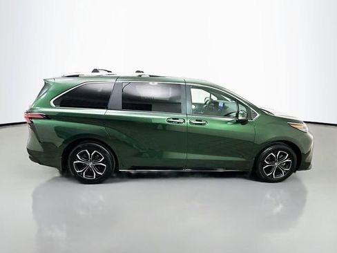 Used 2025 Toyota Sienna Platinum AWD/4WD image 8