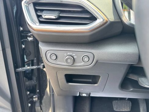 Used 2021 Chevrolet TrailBlazer ACTIV w/ Technology Package FWD image 36