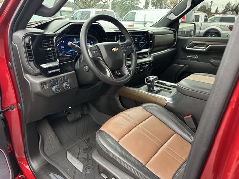 Used 2023 Chevrolet Silverado 1500 High Country w/ High Country Premium Package image 9