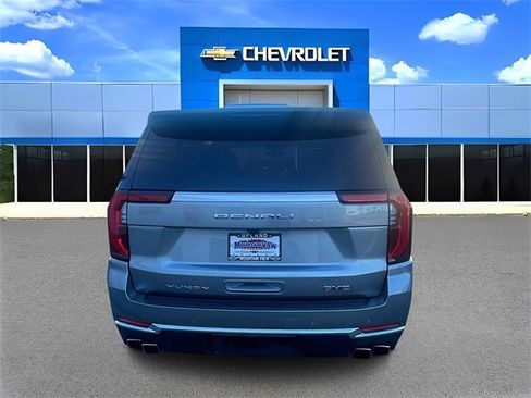 Used 2025 GMC Yukon XL Denali image 4