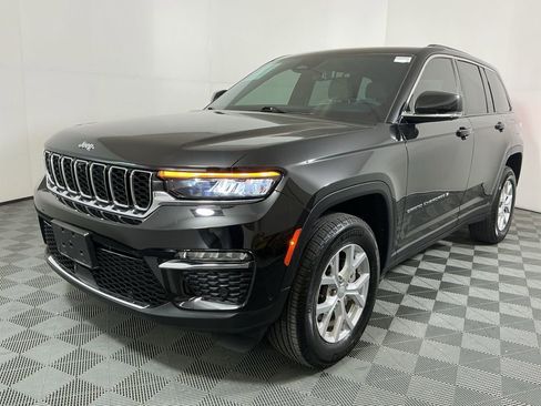 Used 2023 Jeep Grand Cherokee Limited w/ Luxury Tech Group II image 2