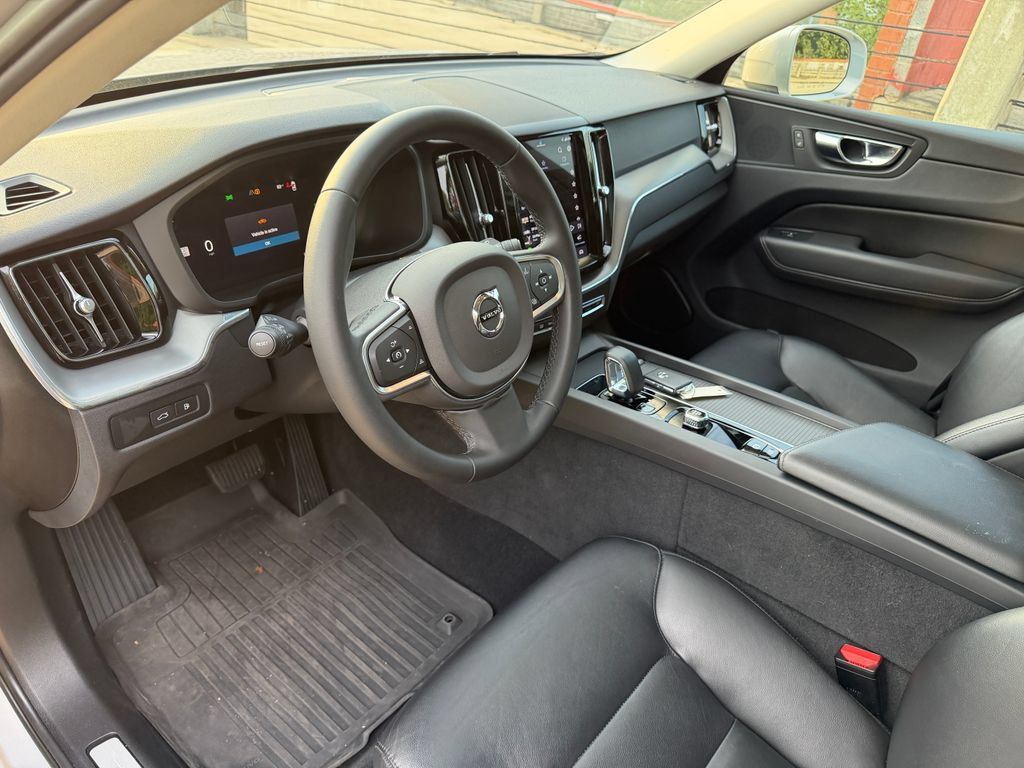 Used 2023 Volvo XC60 T8 Core AWD/4WD image 8