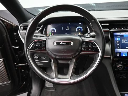 Used 2021 Jeep Grand Cherokee L Overland w/ Luxury Tech Group IV AWD/4WD image 16