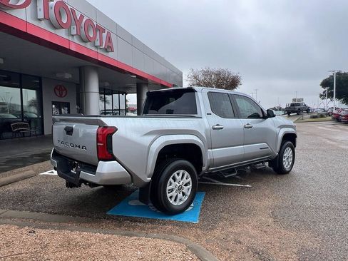 Used 2025 Toyota Tacoma SR5 image 5