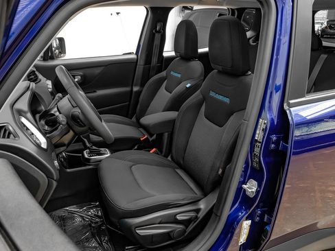 Used 2021 Jeep Renegade Latitude AWD/4WD image 27