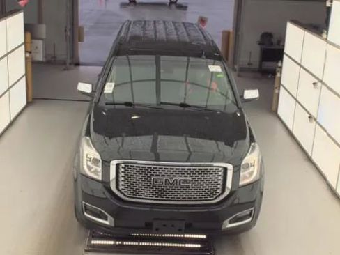 Used 2016 GMC Yukon XL Denali w/ Open Road Package AWD/4WD image 2