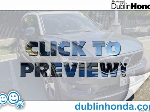 Used 2021 Volvo XC40 T5 Momentum w/ Premium Package image 1