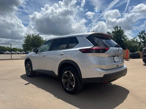 Certified 2025 Nissan Rogue SV AWD/4WD image 3