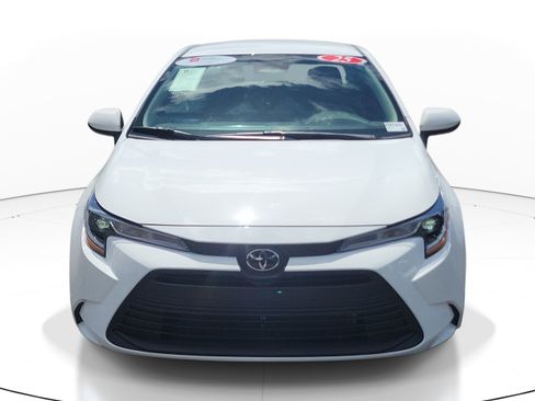 Certified 2025 Toyota Corolla LE FWD image 2