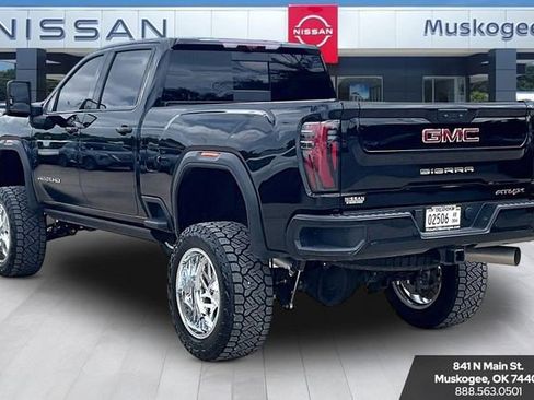 Used 2025 GMC Sierra 2500 AT4X AWD/4WD image 4