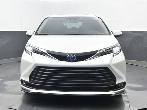 Used 2025 Toyota Sienna XLE w/ XLE Plus Package image 21