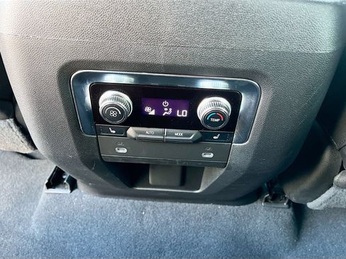 Used 2022 GMC Yukon AT4 w/ Technology Package AWD/4WD image 27