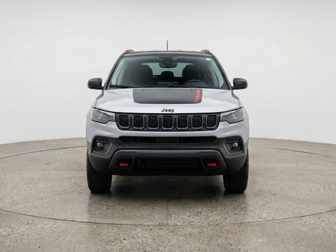 Used 2025 Jeep Compass Trailhawk AWD/4WD image 2