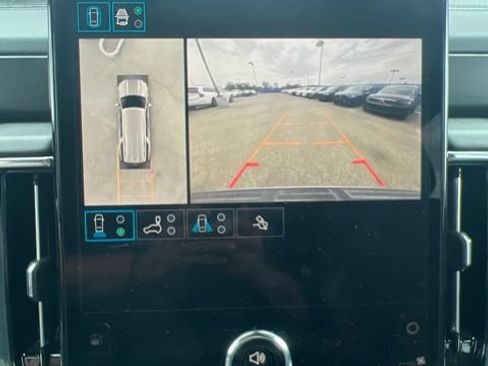 Used 2025 GMC Yukon XL Denali AWD/4WD image 17