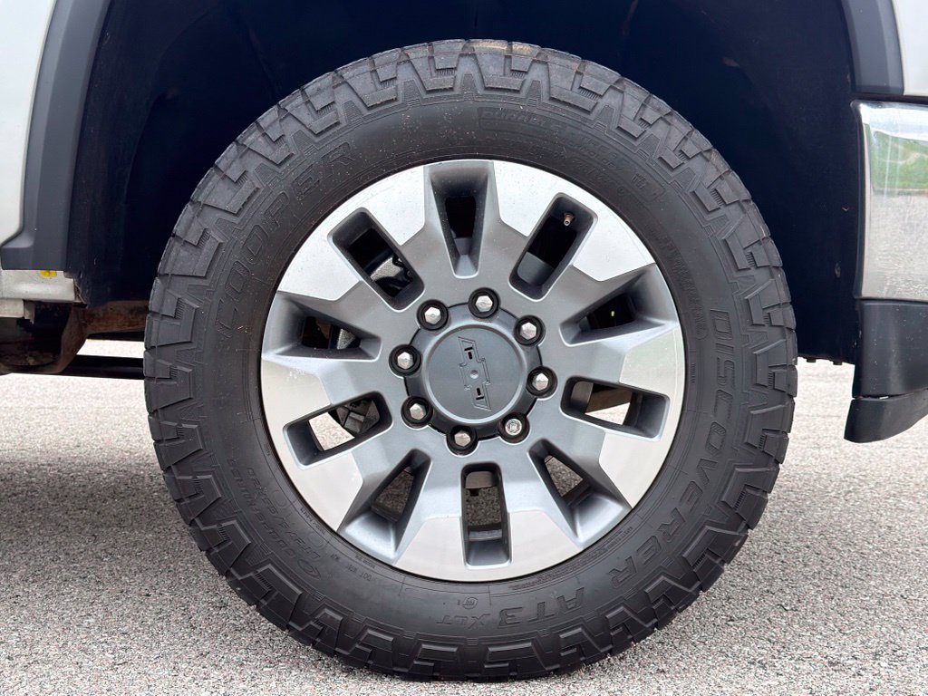 Used 2022 Chevrolet Silverado 2500 LT w/ Convenience Package AWD/4WD image 4