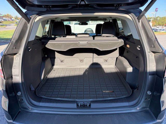 Used 2018 Ford Escape Titanium w/ Ford Safe & Smart Package FWD image 9