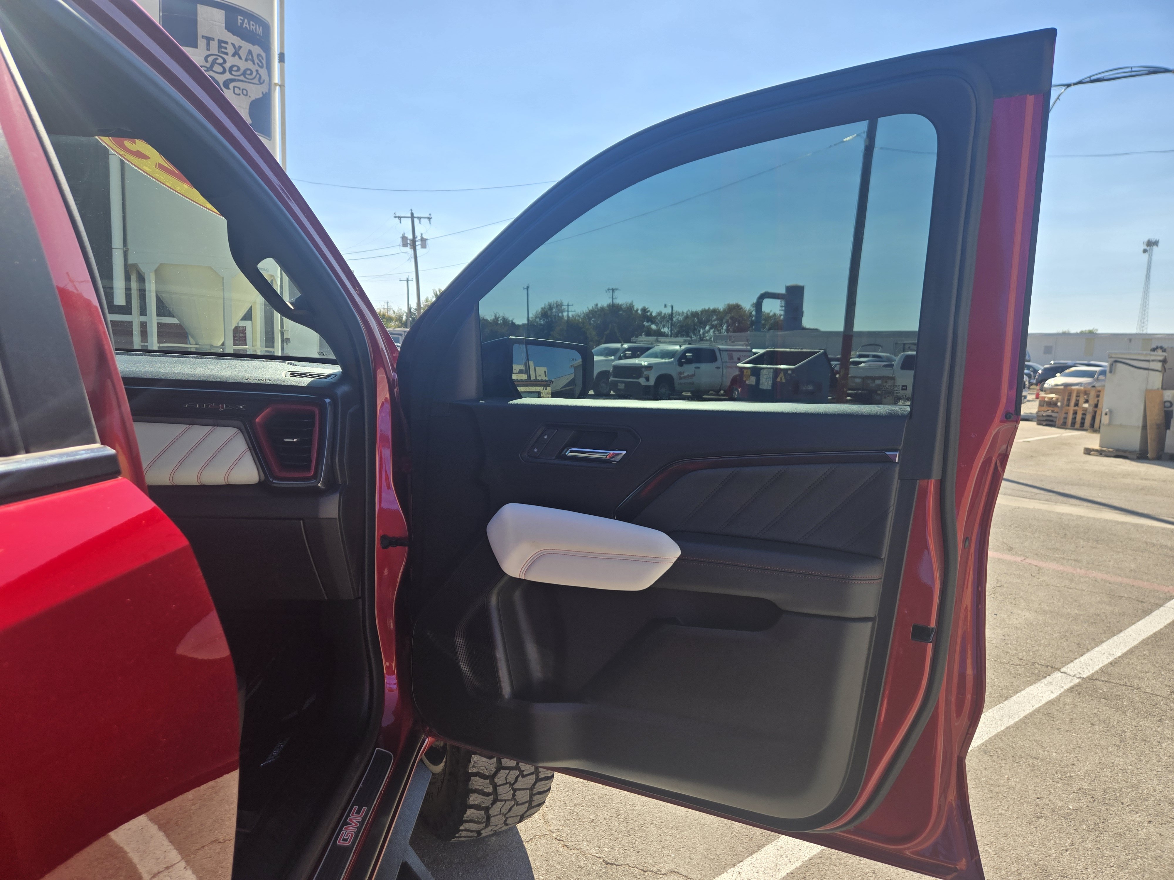 Used 2023 GMC Canyon AT4X AWD/4WD image 8