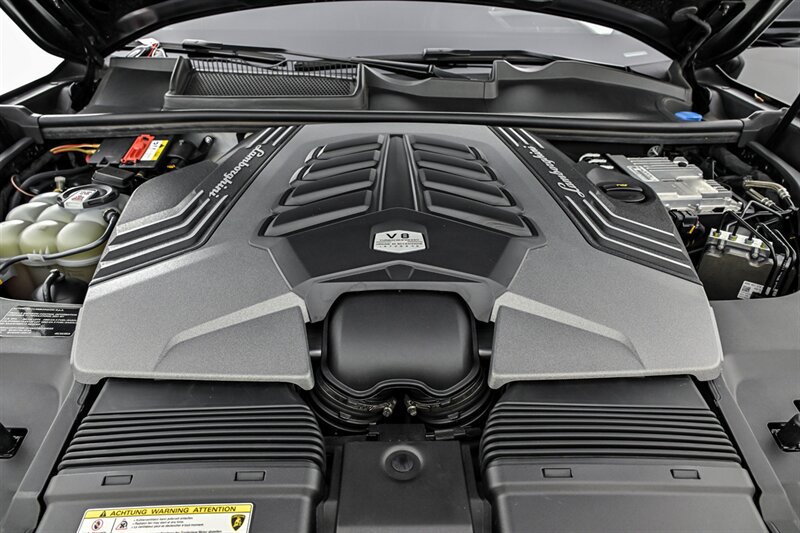 Used 2021 Lamborghini Urus AWD/4WD image 12