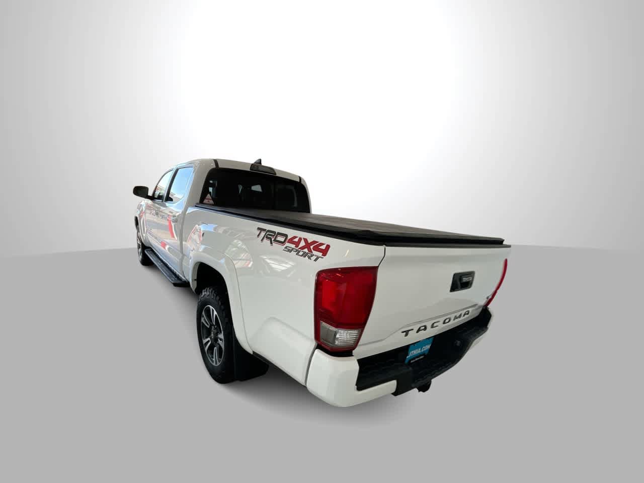 Used 2017 Toyota Tacoma TRD Sport AWD/4WD image 6