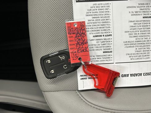 Used 2023 GMC Acadia SLT image 39