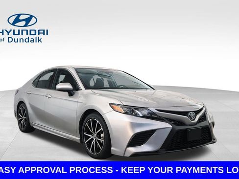 Used 2022 Toyota Camry SE image 3